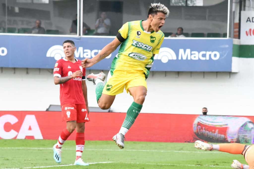 Defensa quiere sacar una ventaja frente a Palmeiras