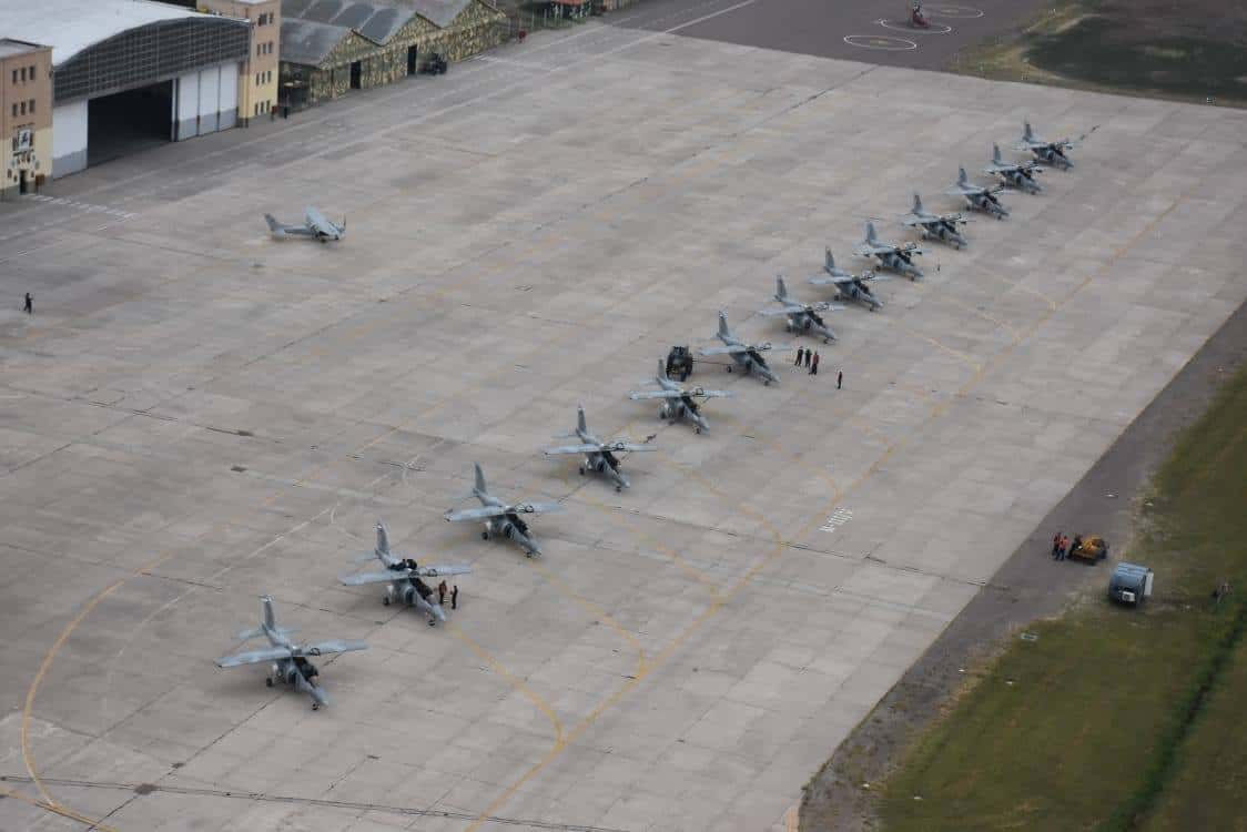 Por obras de mantenimiento en la pista se continúa el adiestramiento de pilotos de la VI Brigada Aérea en Mendoza