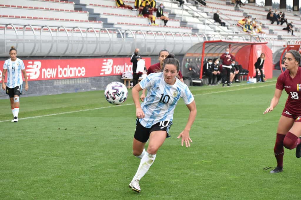 Empató la selección, con Romina Núñez de titular