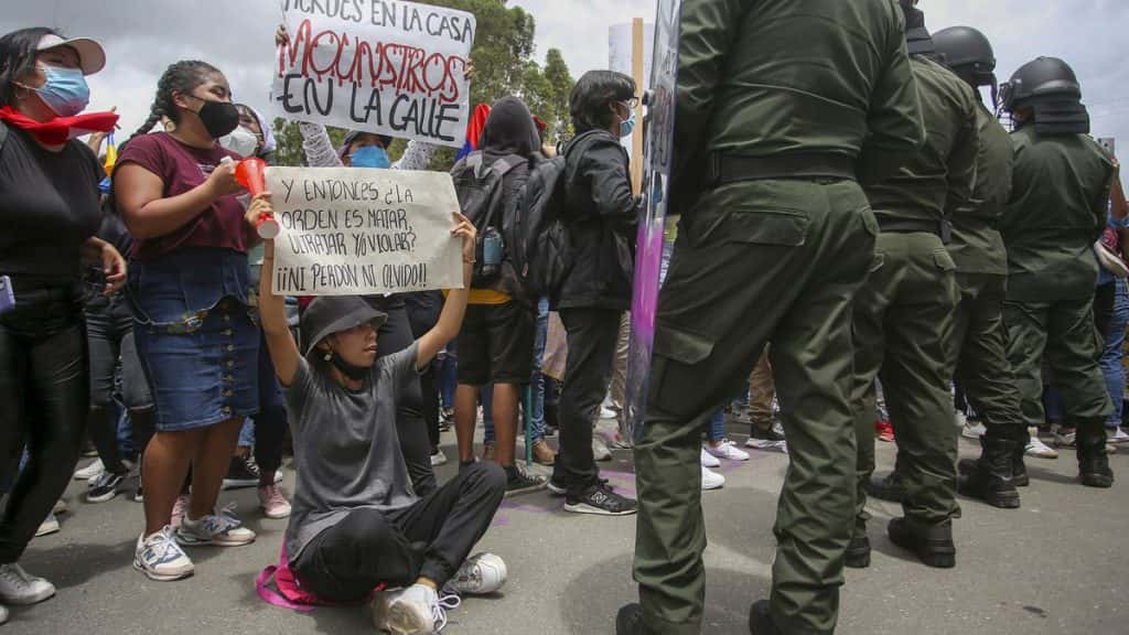 El Comité del Paro y el Gobierno se reúnen, pero la represión en Colombia recrudece