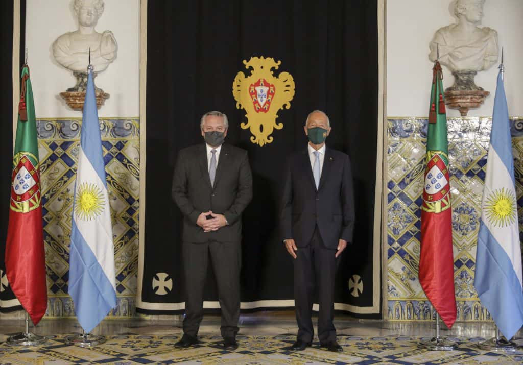 Alberto Fernández fue recibido por de Sousa, presidente de Portugal