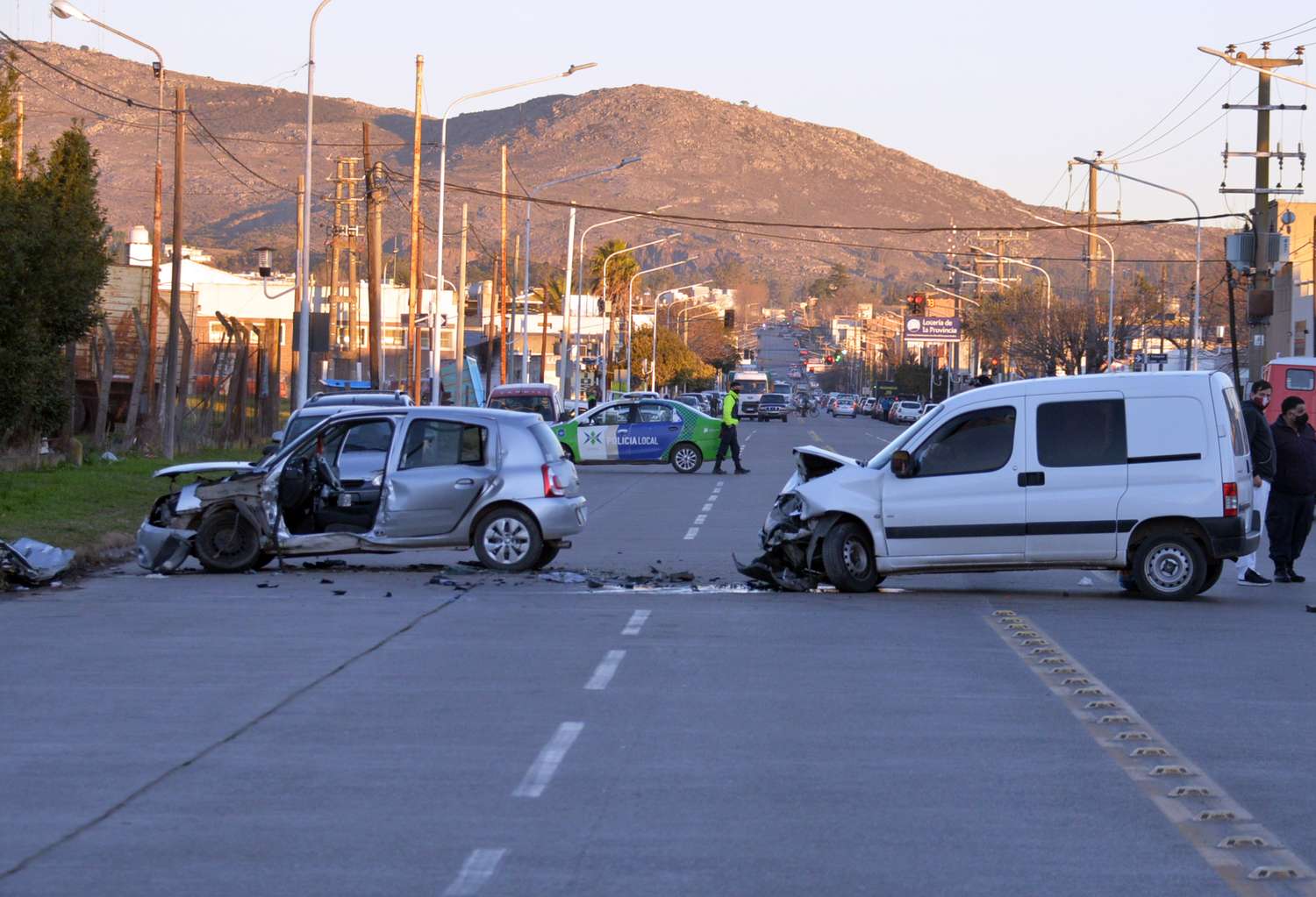 Tres personas sufrieron heridas en un accidente en Balbín y Uriburu
