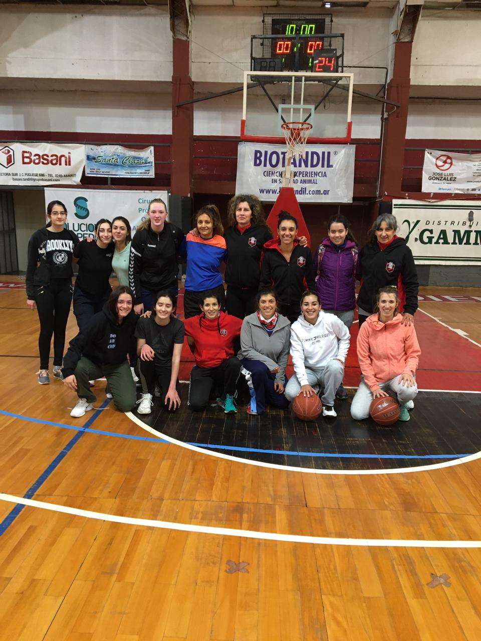El básquetbol femenino, una de las actividades del club Independiente.