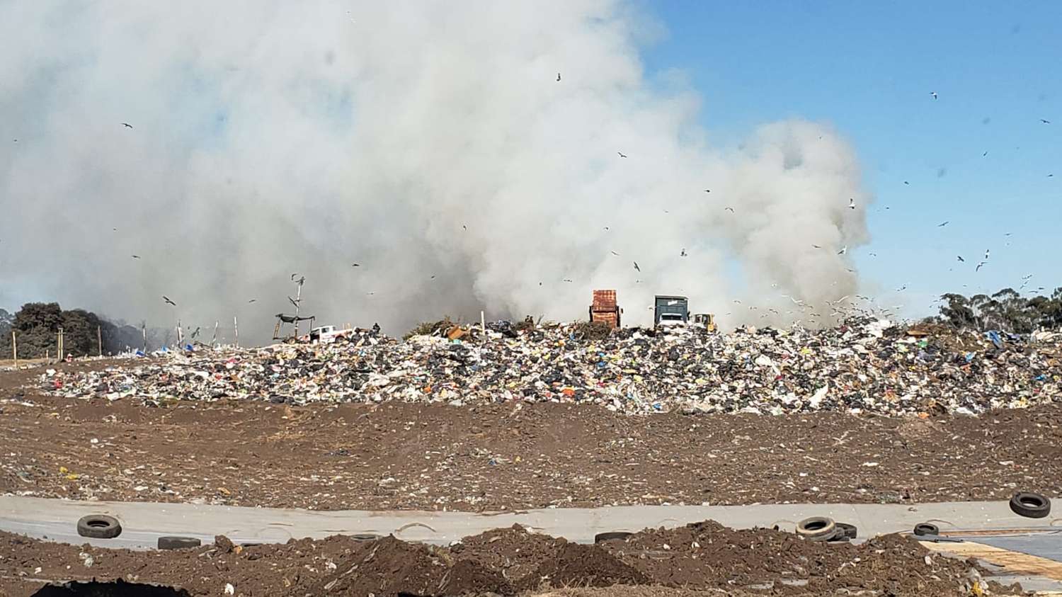 Un incendio en el Relleno Sanitario afectó restos de poda que se usaban para cubrir los residuos sólidos