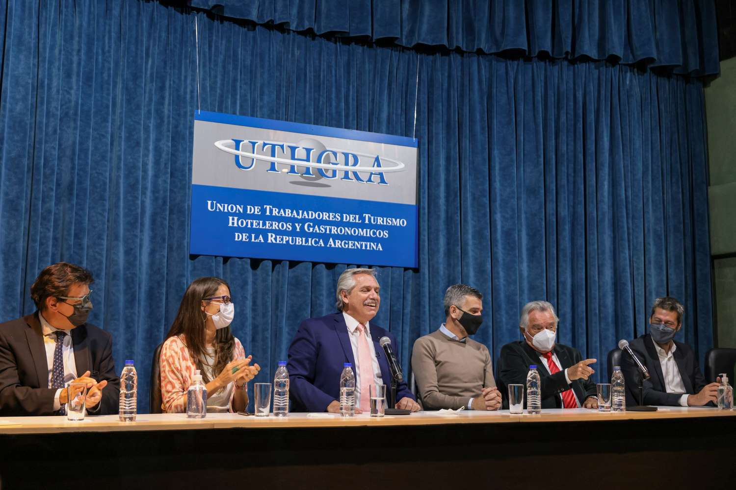 Alberto Fernández presidió el acto realizado ayer en Uthgra.