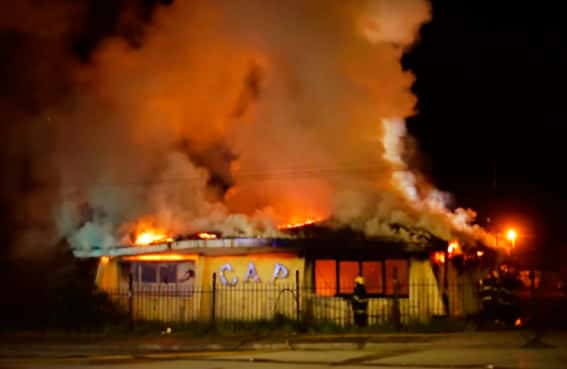 Consideran acto terrorista a un  incendio en un club de El Bolsón