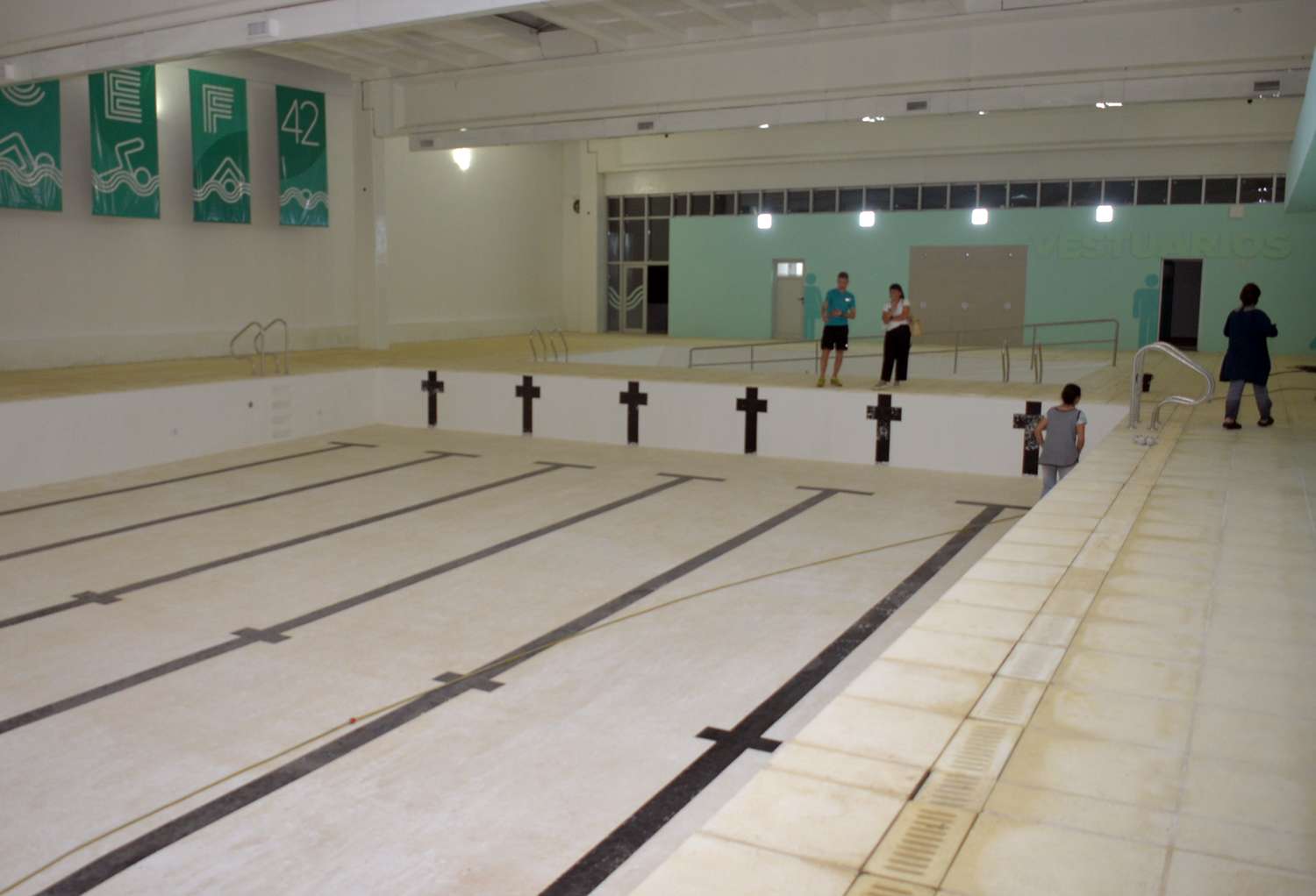 El natatorio del CEF 42 arranca con la inscripción mientras define detalles del mantenimiento del agua