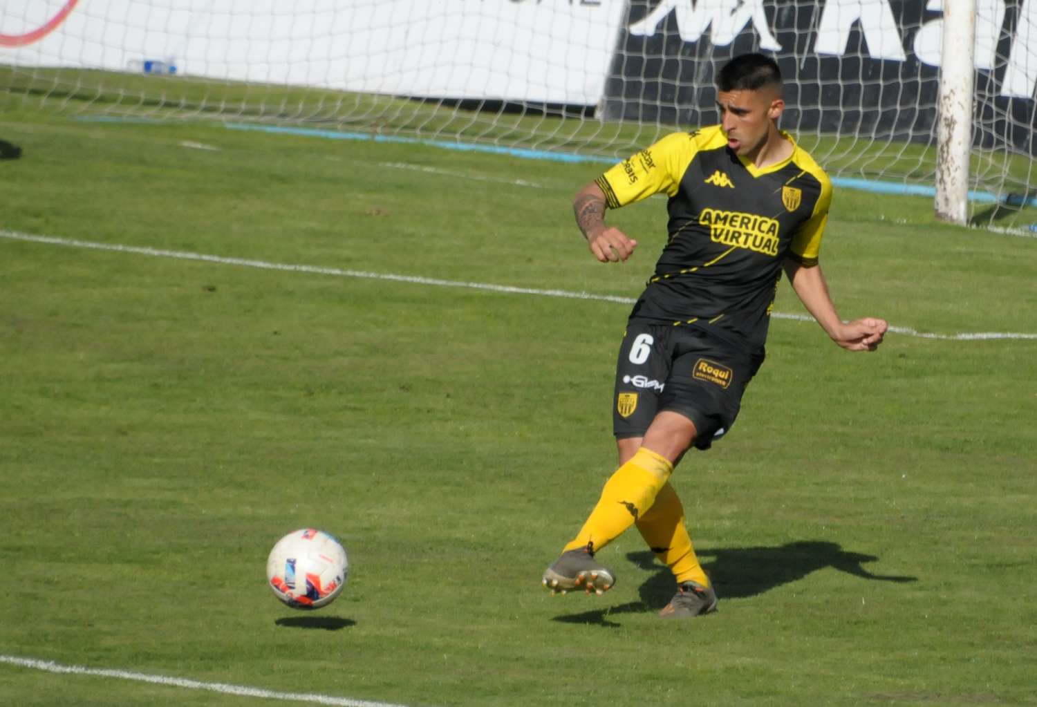 Agustín Jara firmó contrato para jugar este año en Santamarina.