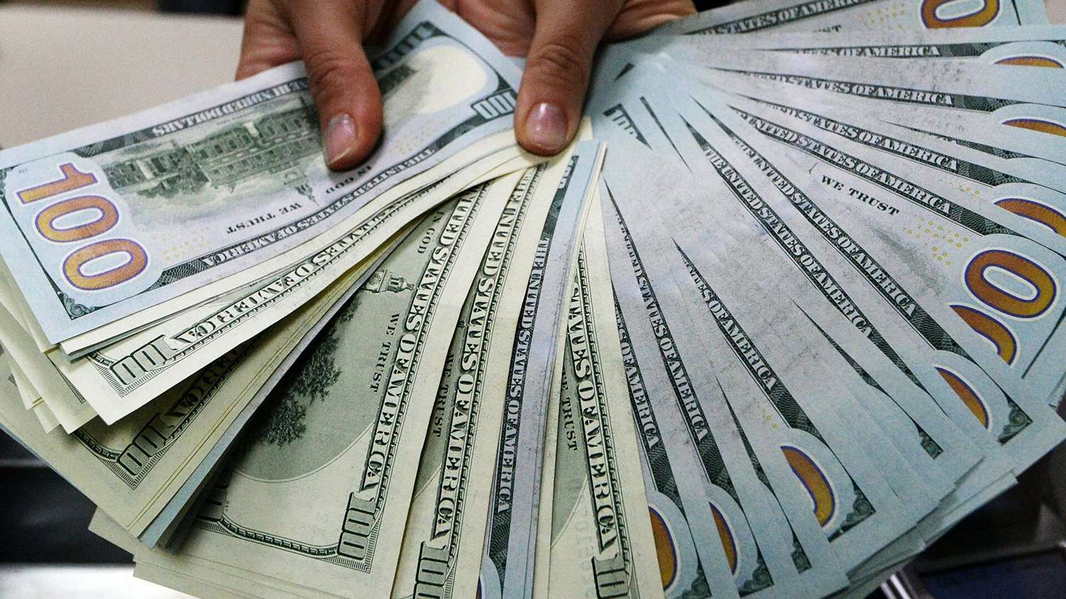 Gobierno tomó medidas para frenar la disparada del dólar blue