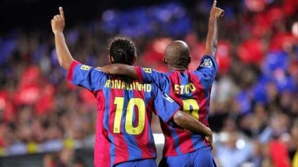 Emotivo reencuentro entre Ronaldinho y Samuel Eto'o