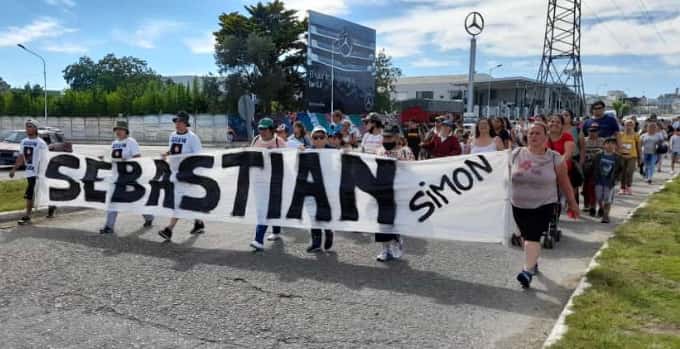 Familiares y allegados a Sebastián Simón comenzaron la marcha rumbo a La Plata