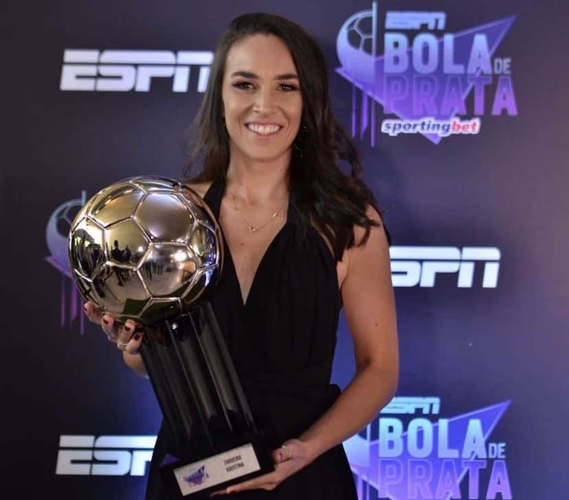 Agustina Barroso ganó el premio "Bola de Plata" en Brasil