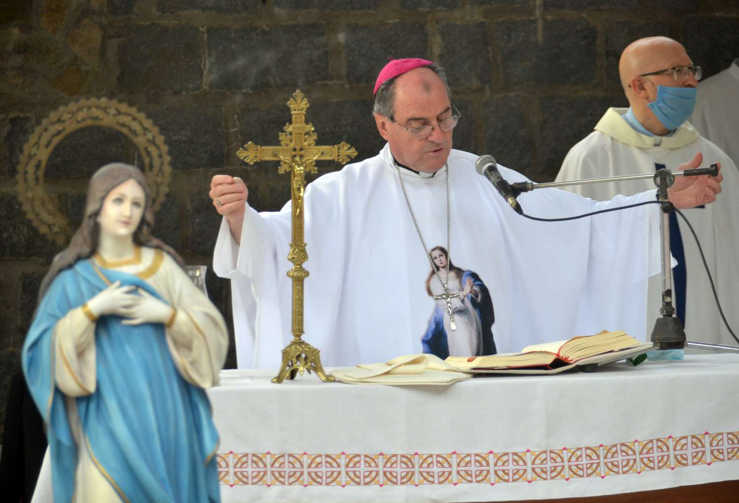 Masiva concurrencia de la grey católica en misa por la Inmaculada Concepción de la Virgen María