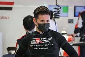 Kobayashi será piloto y director de equipo.