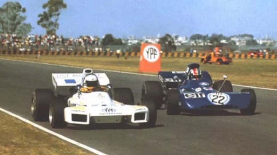 Reutemann, a la par del Tyrrell del francés Cevert.