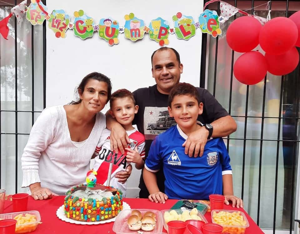 Junto a su señora Mariela y sus hijos Martiniano y Manuel una celebración familiar.