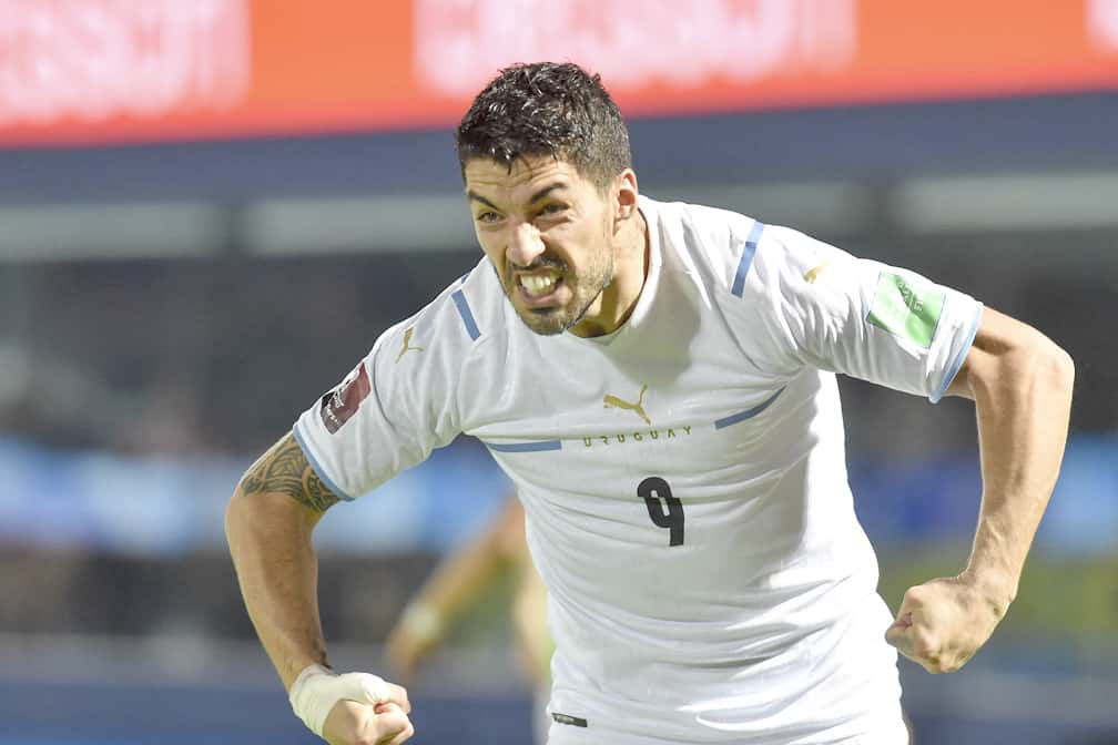 Suárez festeja un gol clave para Uruguay.
