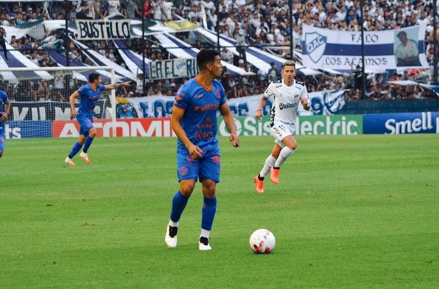 Villalba, jugando para Morón frente a Quilmes.