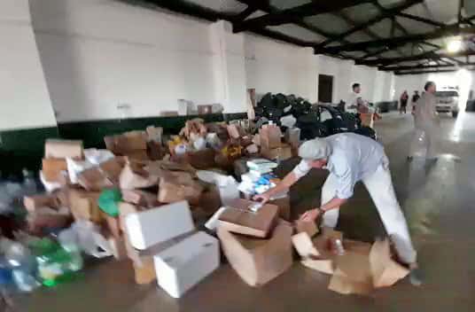 Cuatro camionetas con tráiler y acoplados repletos de donaciones llegaron desde Tandil a Corrientes