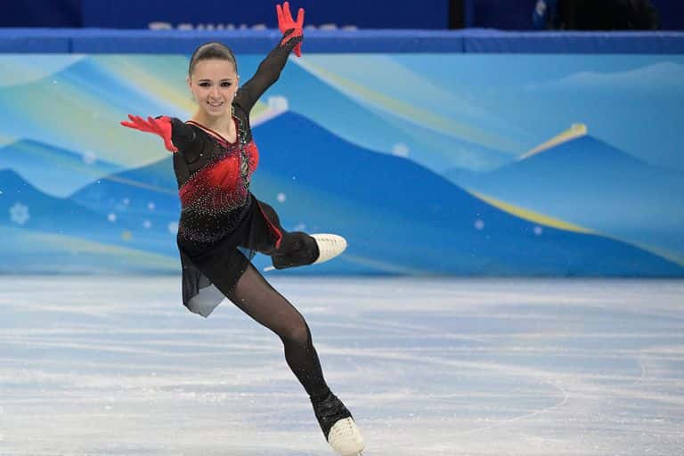 Kamila Valieva: el impresionante salto cuádruple que hizo por primera vez una patinadora en Juegos Olímpicos