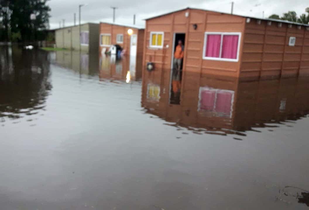 Seis familias debieron ser evacuadas en Gardey por los trastornos ocasionados por la lluvia