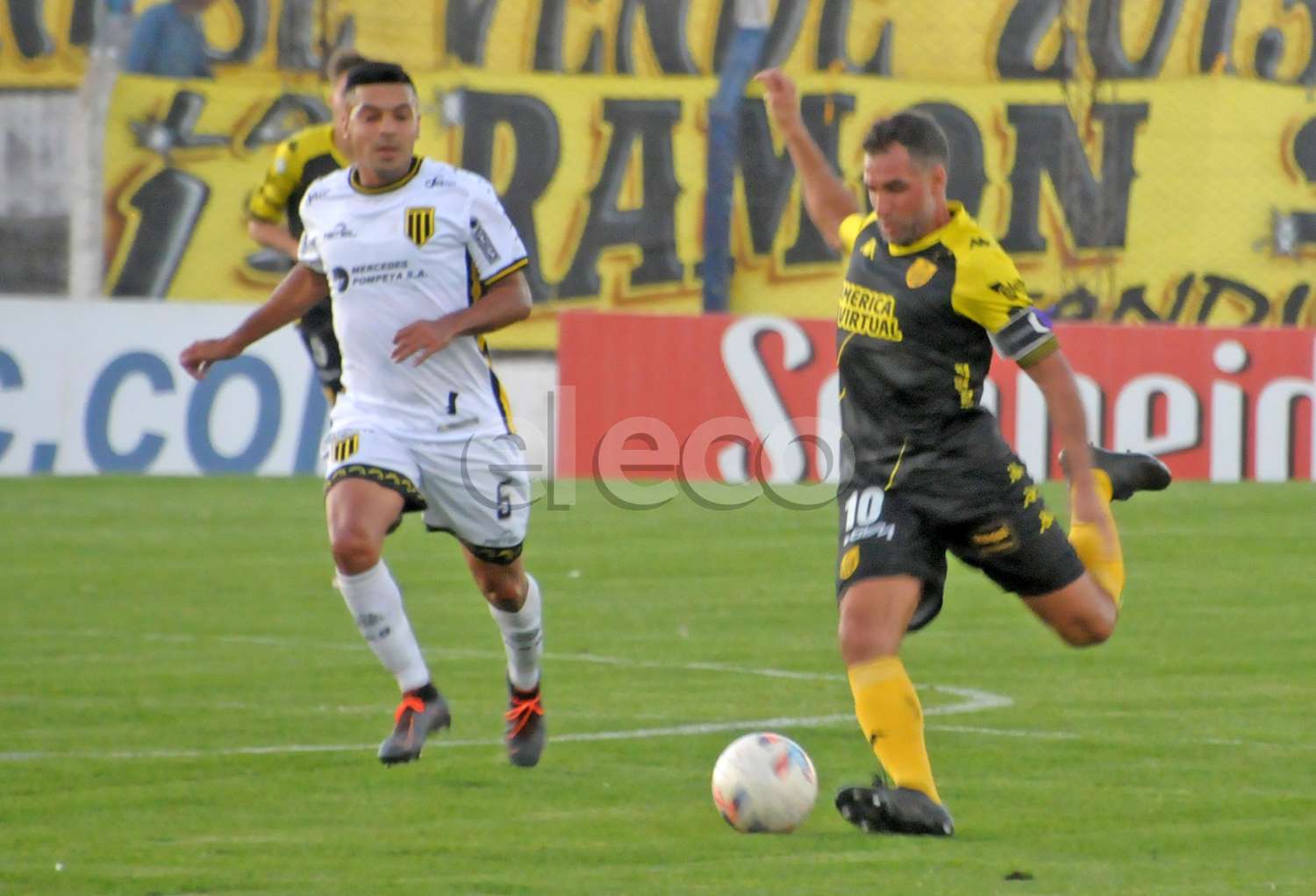 Mariano González busca progresar ante la marca de Rodrigo Vélez.