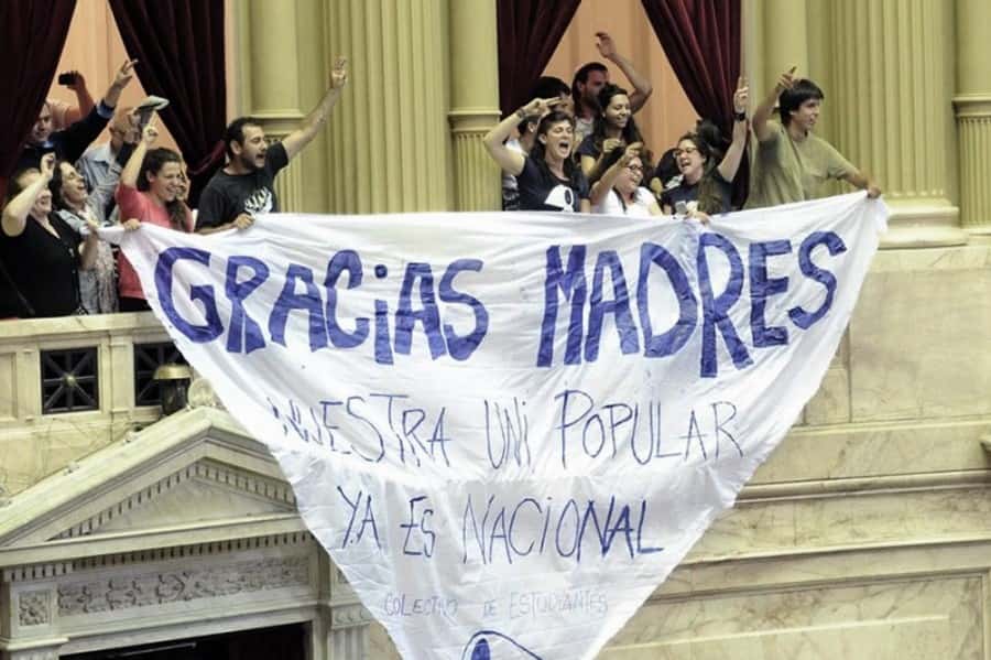 El Instituto Universitario Nacional de Derechos Humanos "Madres de Plaza de Mayo" organizó una serie de charlas diarias.