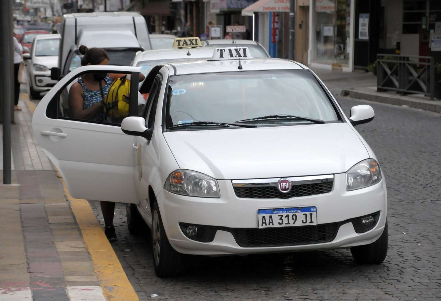 Ante la posible llegada de Uber, taxistas proponen licencias por sistema de puntos y mejores controles