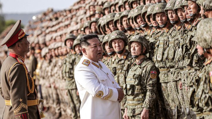 Kim Jong-un, durante una inspección al ejército coreano.