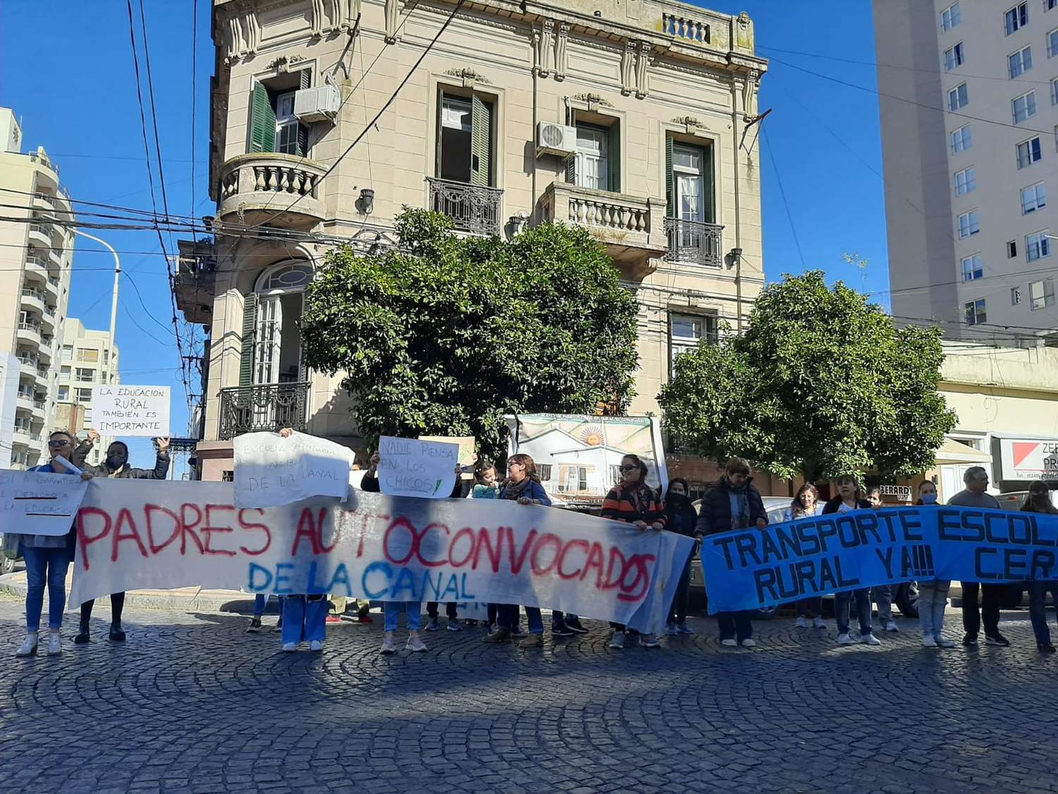 Comunidades rurales se unieron y visibilizaron la problemática con el transporte escolar en la ciudad