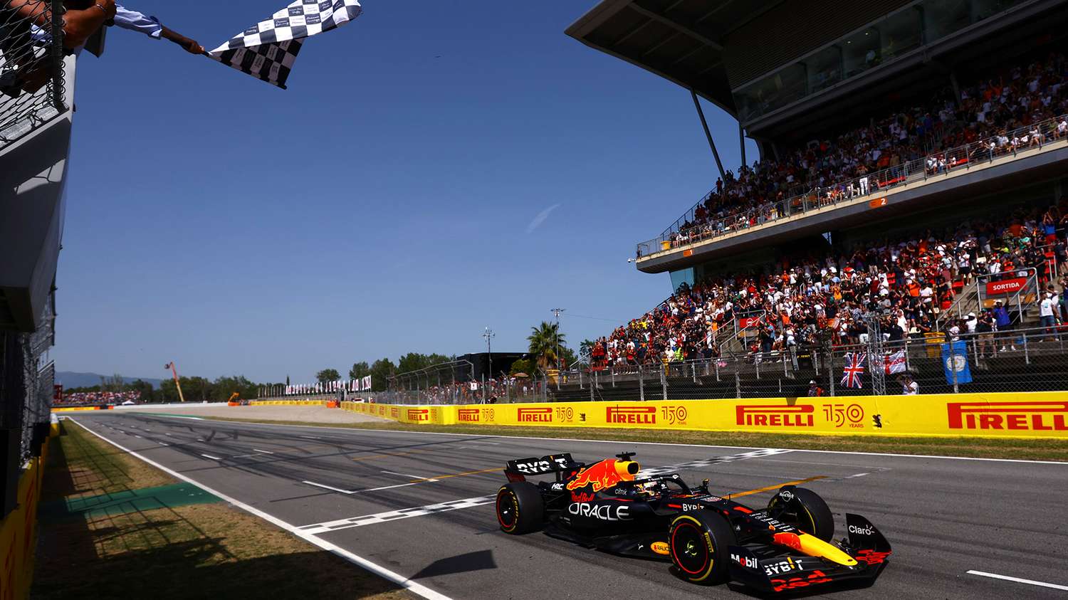 Verstappen llega a la meta en el GP de España.
