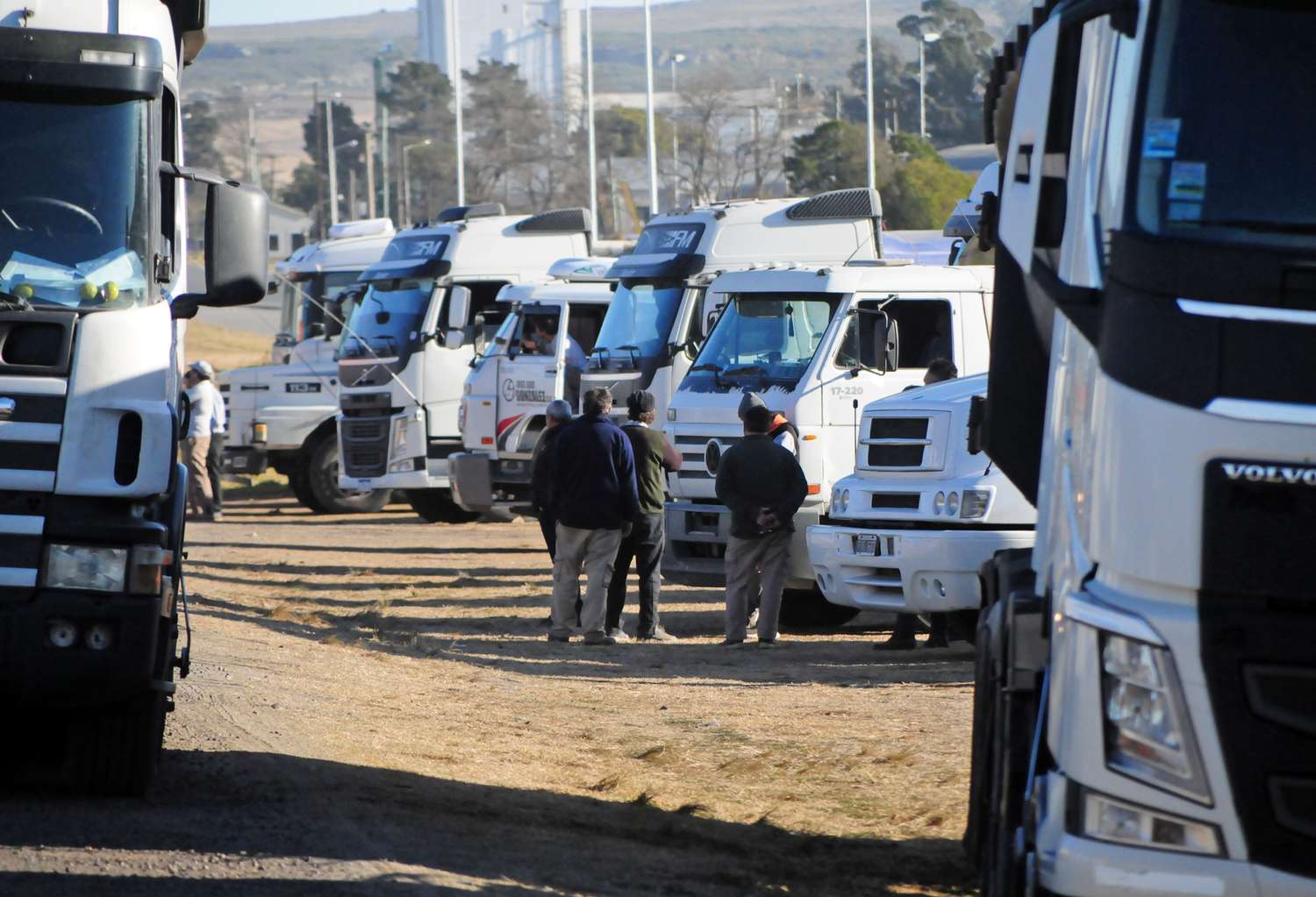 Persiste la protesta de transportistas en la ruta y amenazan con endurecer las medidas