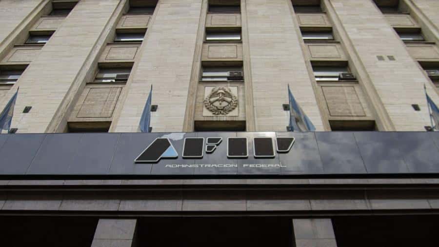 La AFIP intimó a 1.800 contribuyentes que no declararon sus cuentas en el exterior