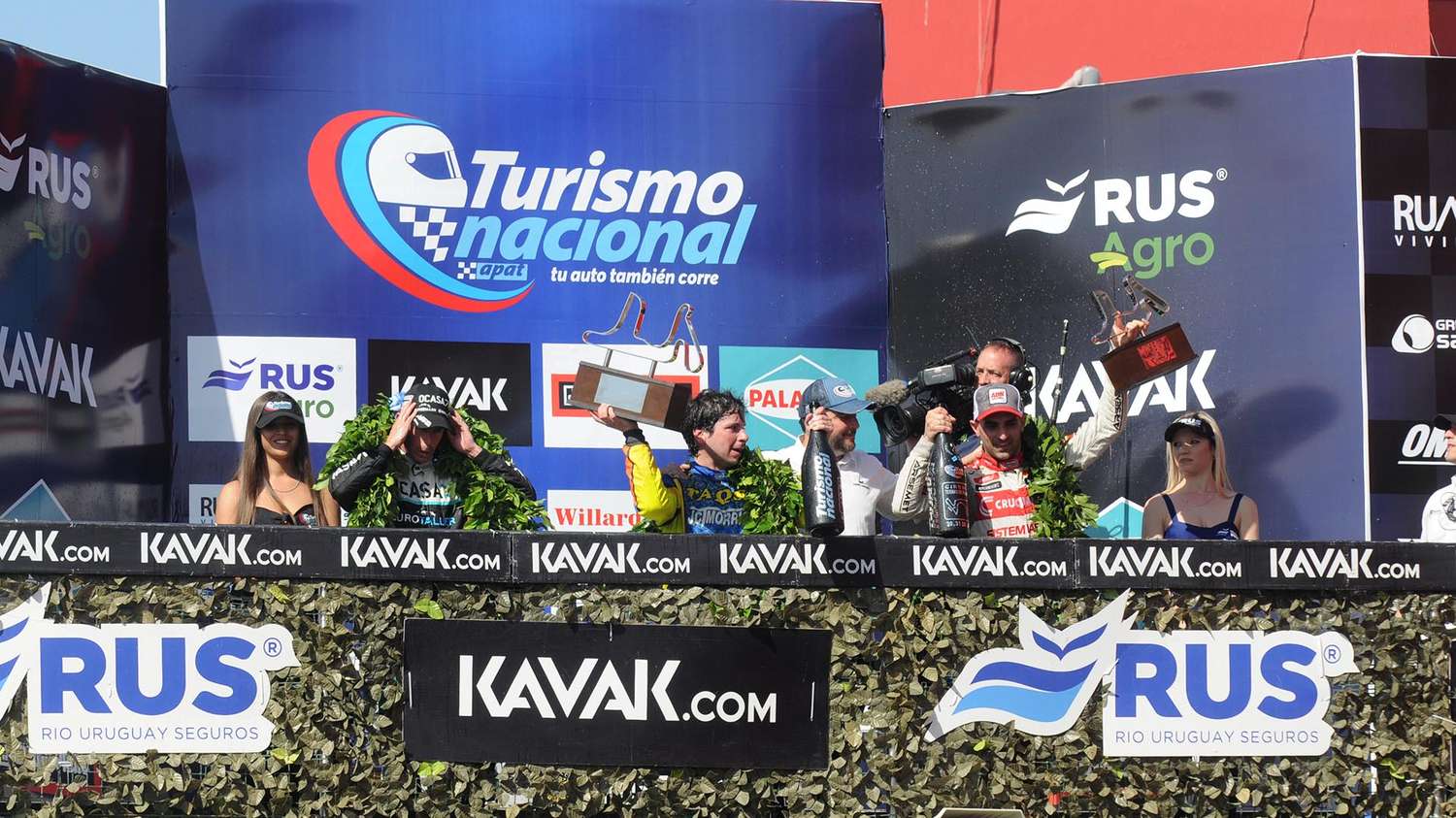 El podio de Termas, con Leonel Pernía en el segundo puesto.