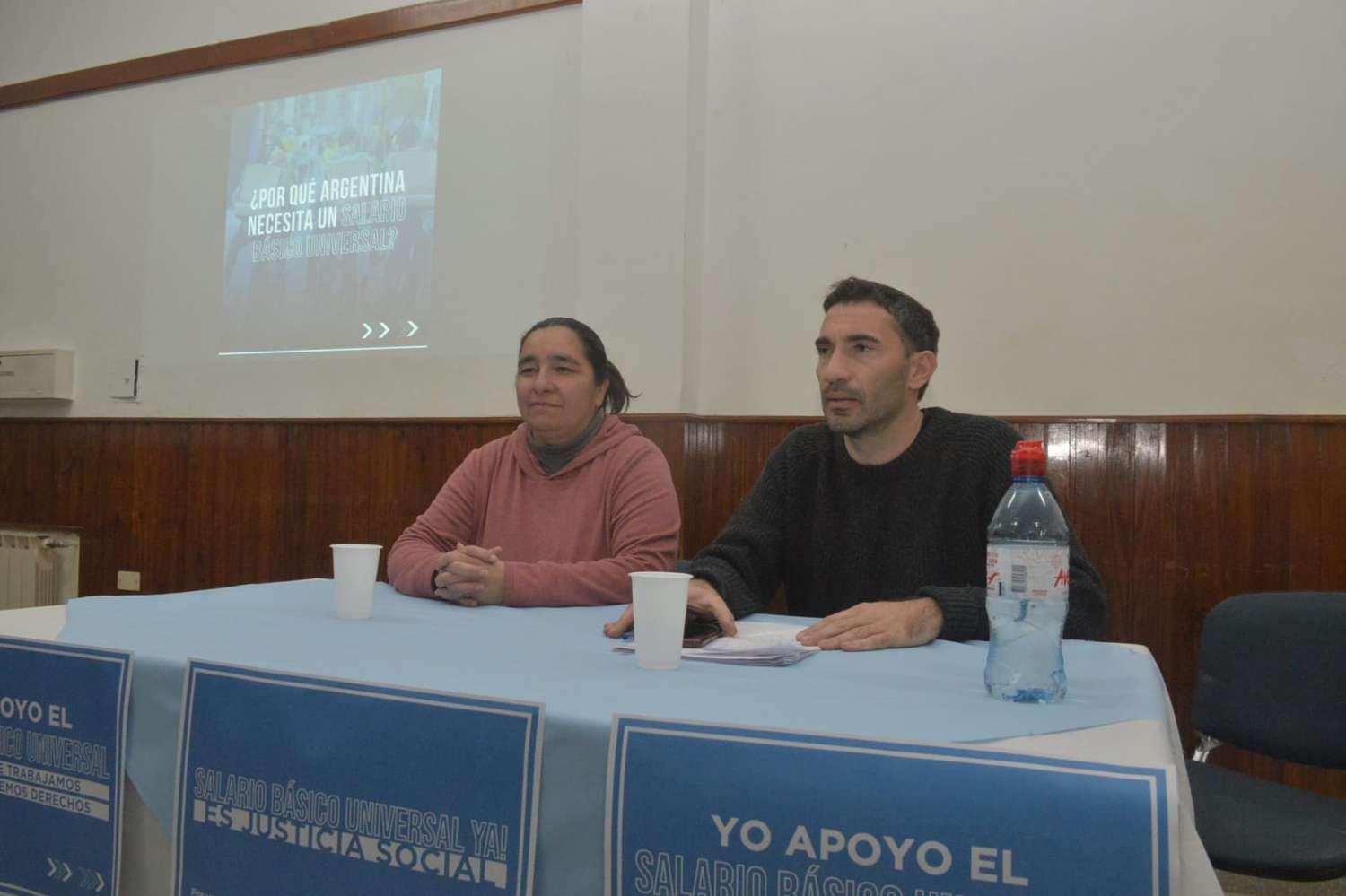 Juan Arrizabalaga fue el principal orador en la charla sobre el Salario Básico Universal.