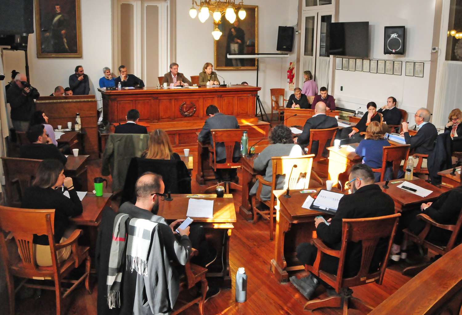 El debate por el boleto generó cruces en el Concejo y Frolik activó su voto doble para aprobar el ajuste