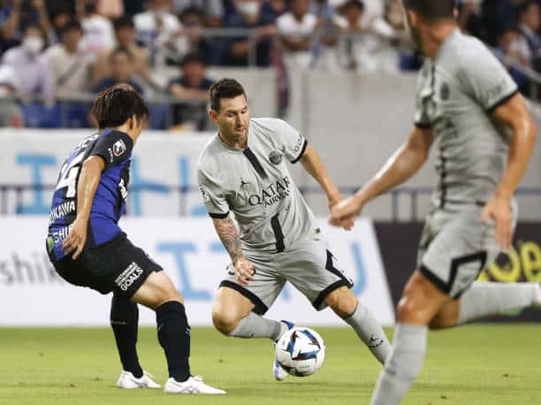 Messi en acción ante Gamba Osaka.