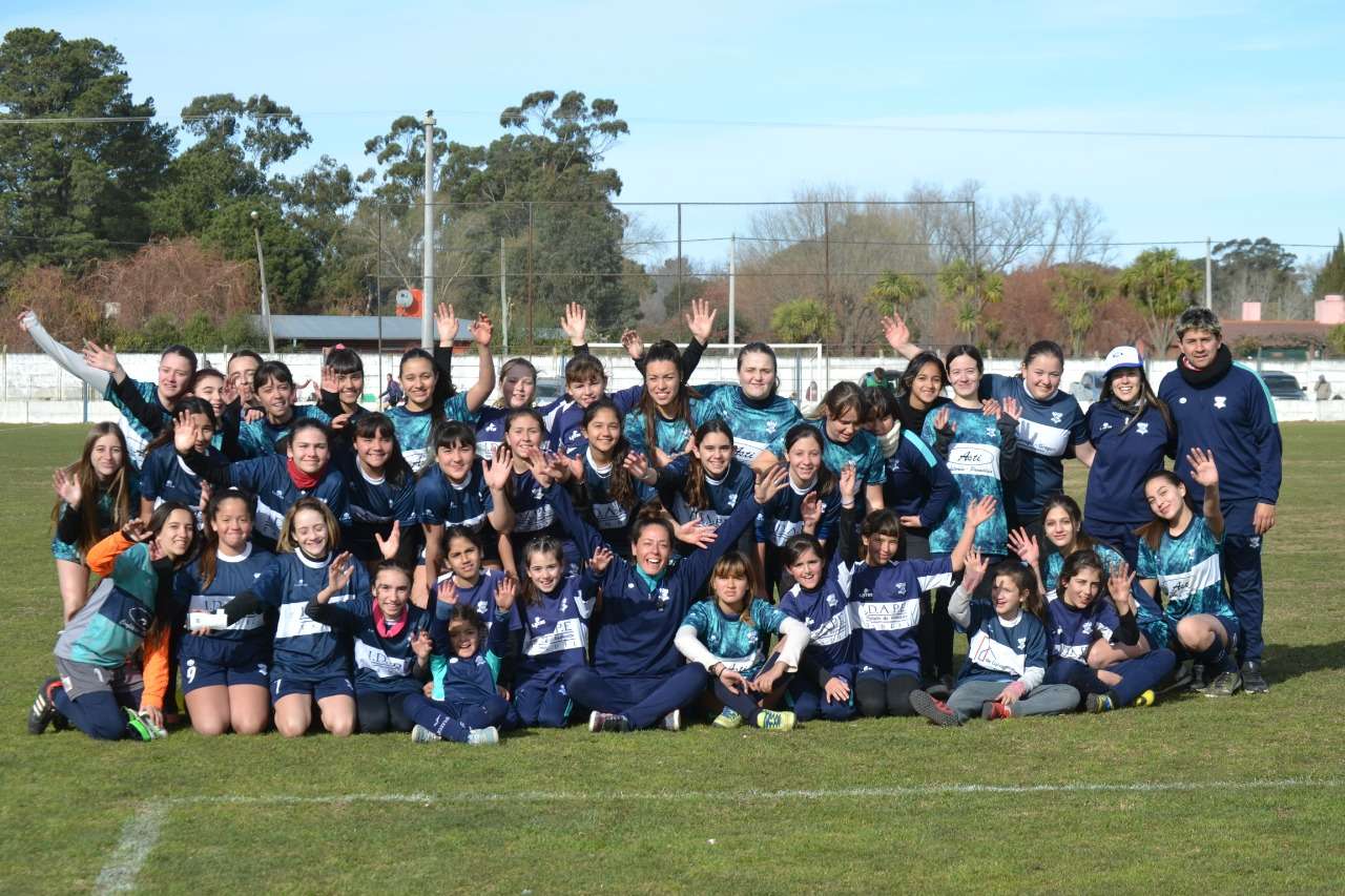 El fútbol femenino del Club Gimnasia realizó su primer encuentro