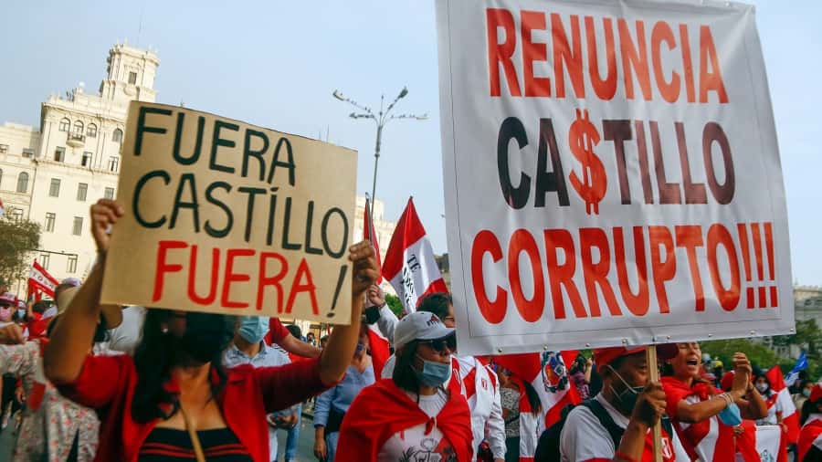 El presidente Pedro Castillo se resiste a caer en Perú