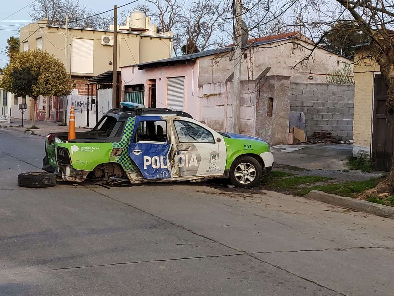 Un patrullero protagonizó un fuerte choque en Villa Italia