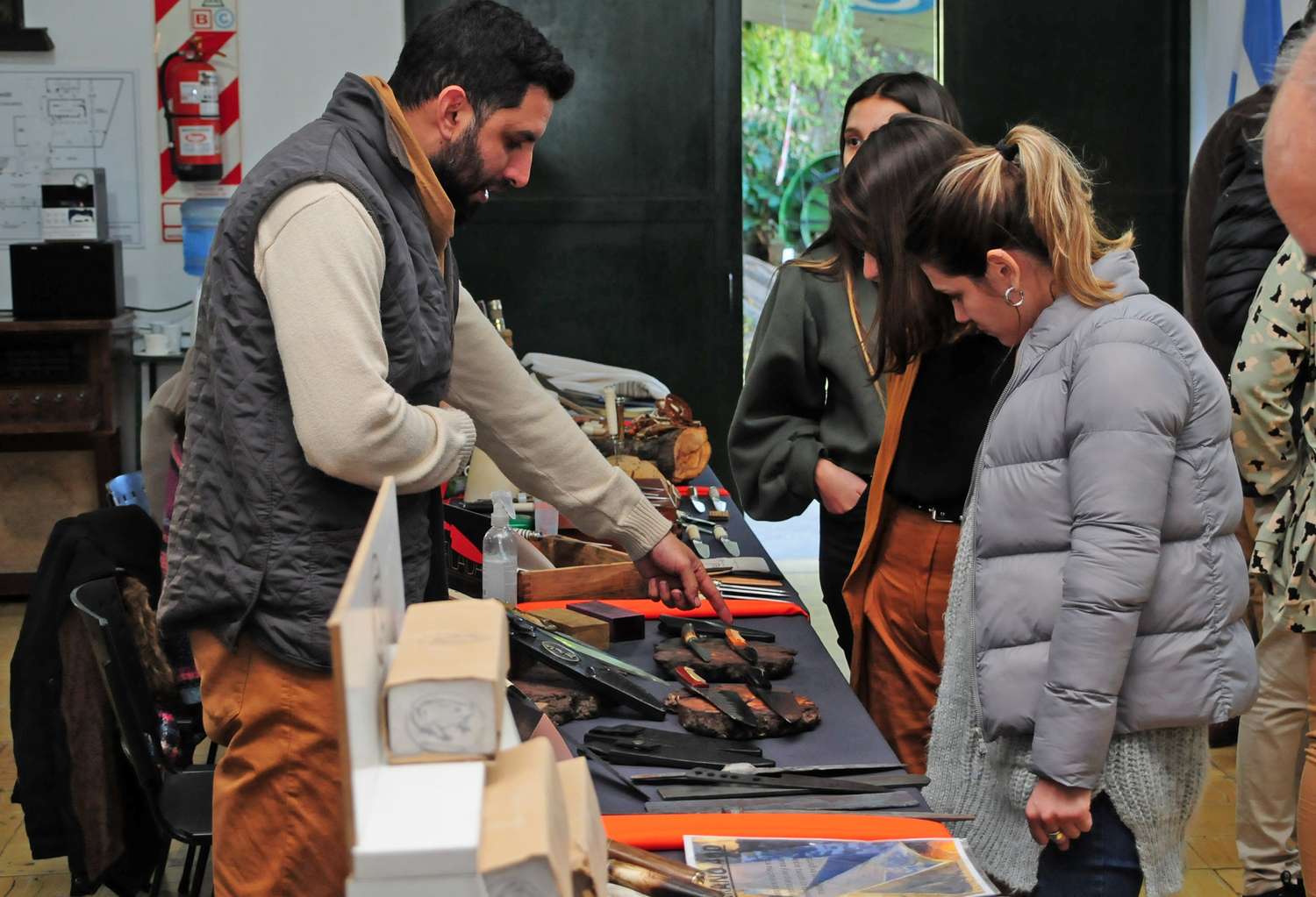 Unos 20 productores locales de cuchillos son los protagonistas de la primera edición de Afilada