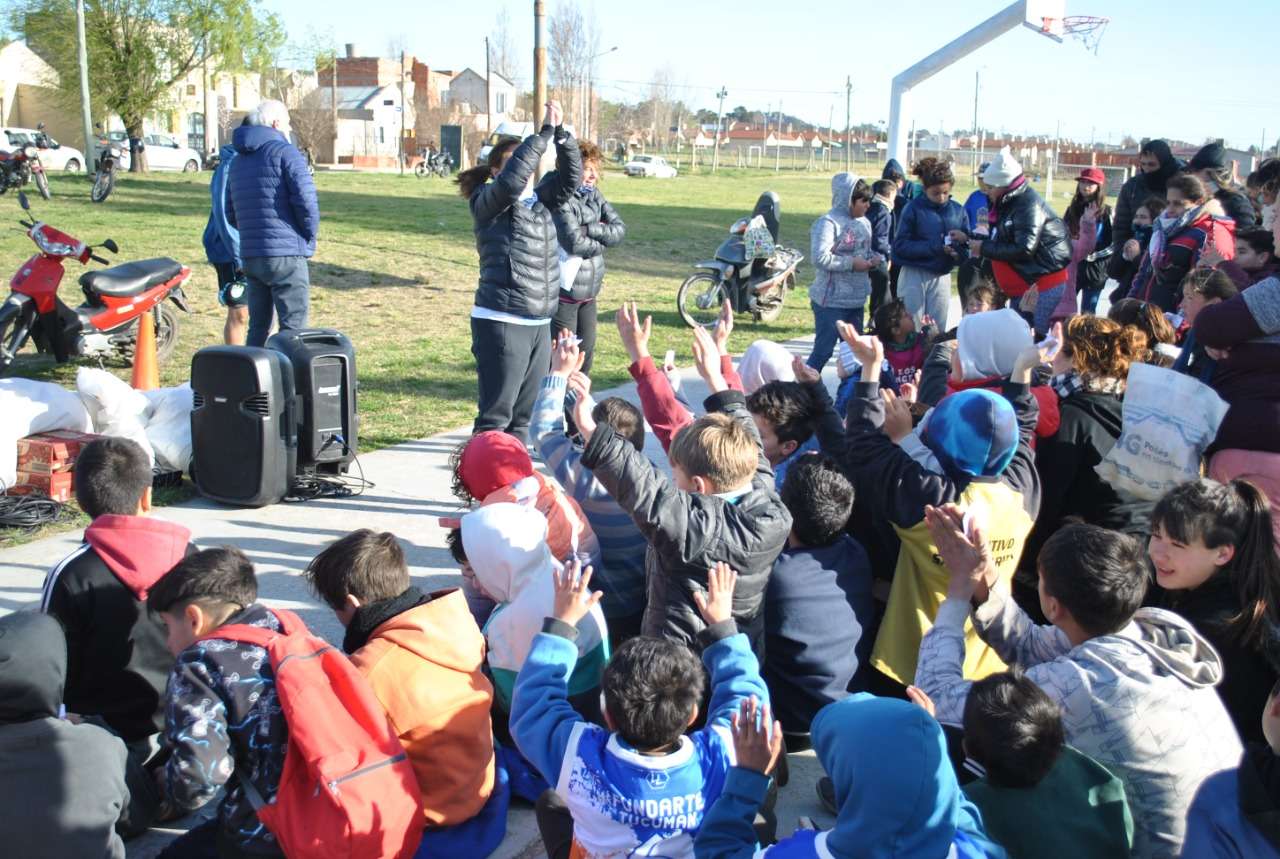 Arco Iris tuvo una gran fiesta con las actividades de "Los Barrios Juegan" y el Mes de las Infancias
