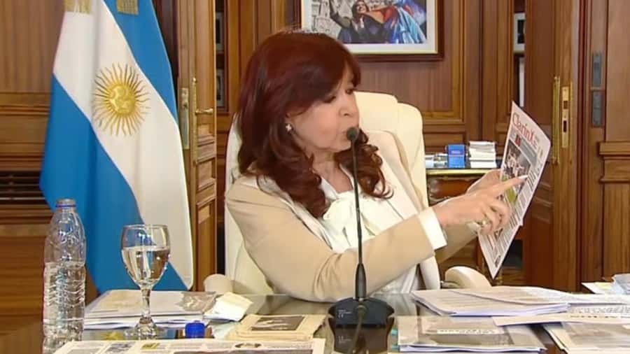 Rodeada de militantes, Cristina Kirchner llegó al Congreso desde donde hizo su "derecho de defensa"