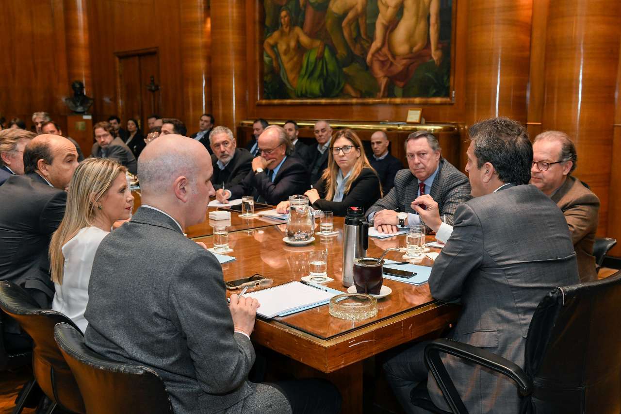 Sergio Massa encabezó la primera reunión de gabinete del ministerio de Economía.
