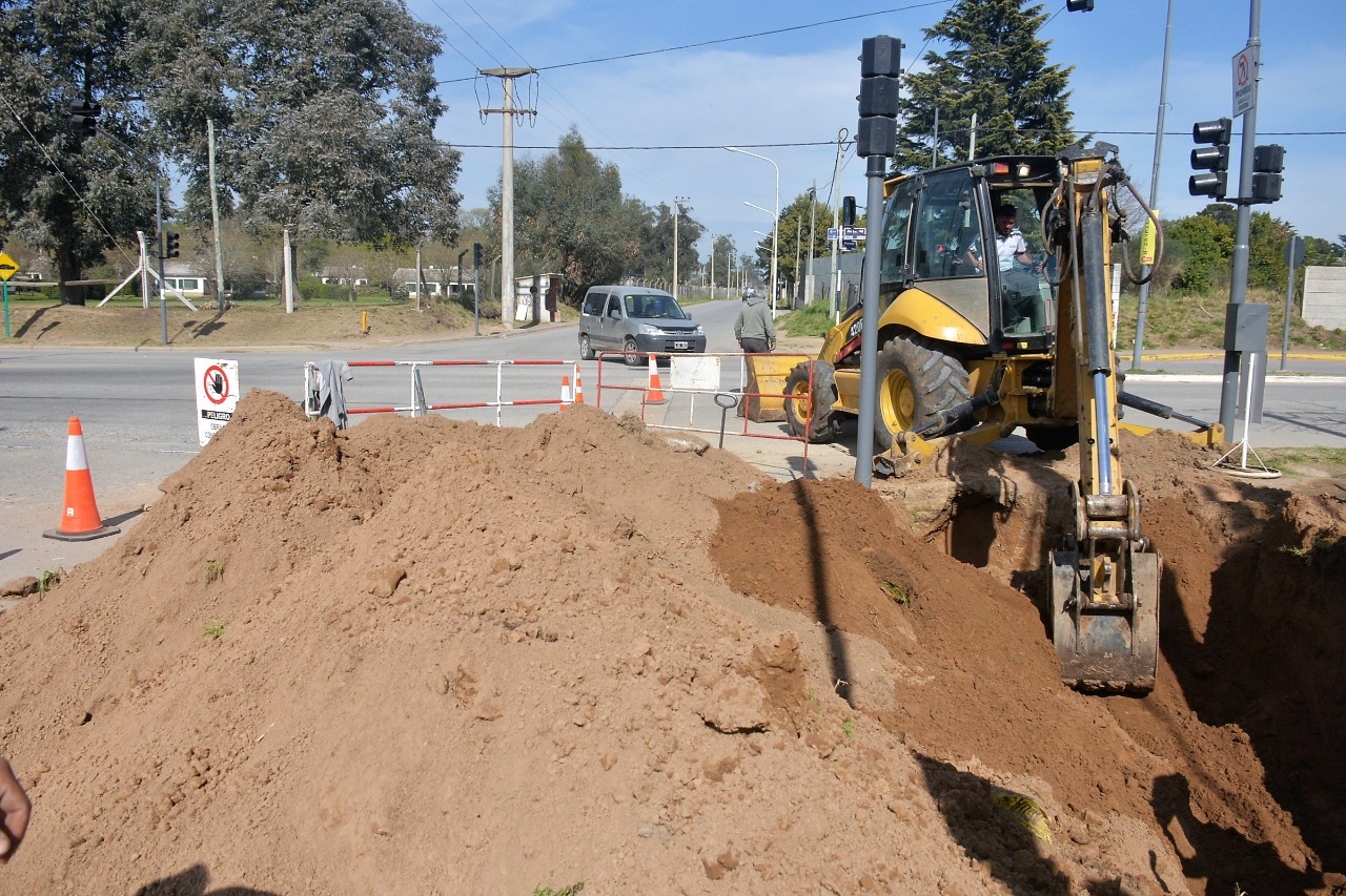 El Municipio avanza con las obras de recambio de cañerías de agua en calle Azucena