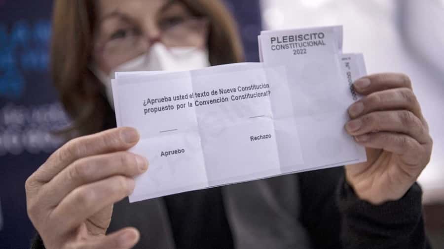 Chile va a las urnas para decidir si aprueba o rechaza el proyecto de nueva Constitución