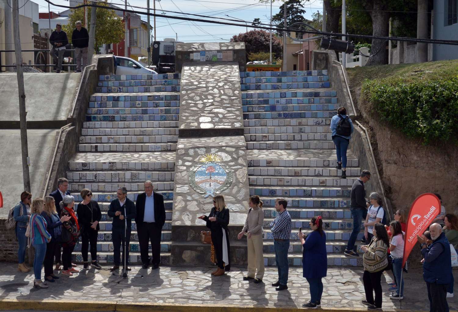 Presentaron la nueva intervención artística sobre las escalinatas de Villa Italia