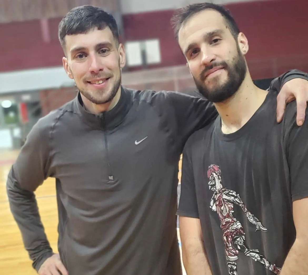 Matías Gutkin y Lautaro Lanusse, dos basquetbolistas apasionados por el fútbol