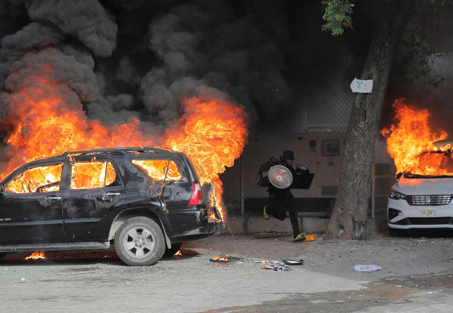 Violentas protestas se registran en Puerto Príncipe.