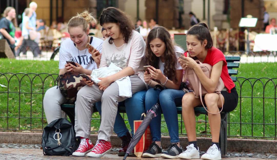 Experimento: Dejaron a casi 100 jovenes sin celular por una semana ¿qué pasó?